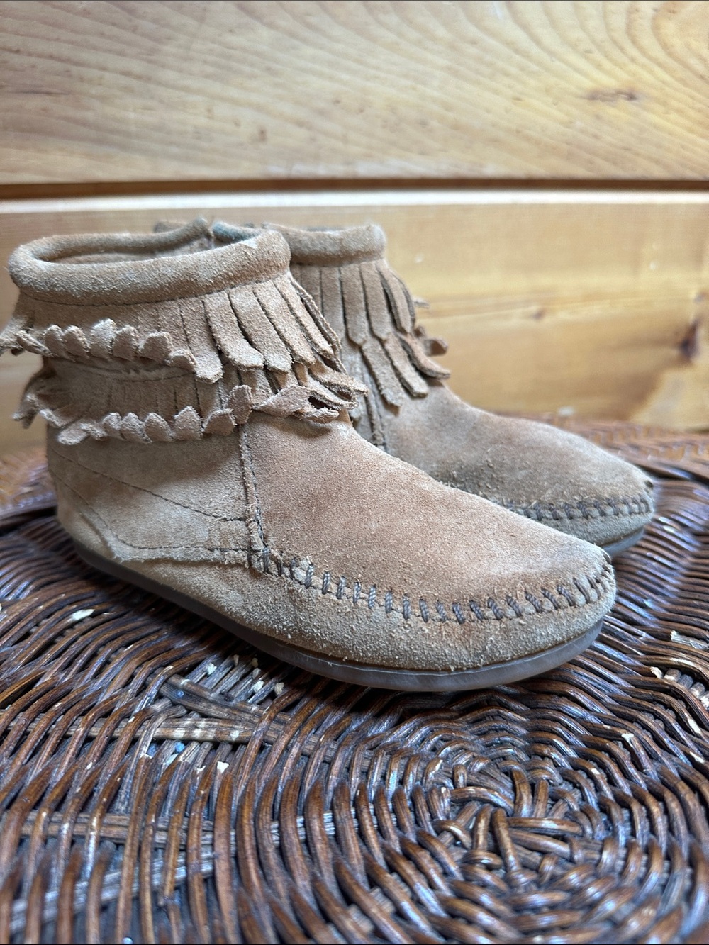 Minnetonka leather side zip moccasin fringe rigid sole size 11